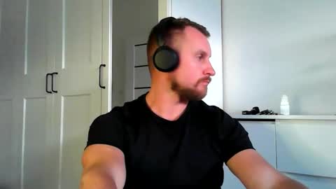 Snapshot of siggurd7one chatting on 09-08-25, 05:12 Orlando online show from 09-08-25, 05:12