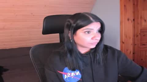 Snapshot of siirena chatting on 02-25-26, 11:53 siirena online show from 02-25-26, 11:53