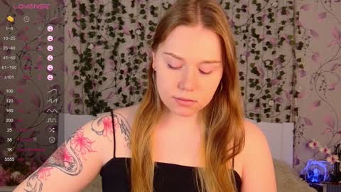 Snapshot of silent_princesses chatting on 12-13-24, 07:04 Chloe online show from 12-13-24, 07:04