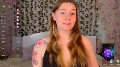 Snapshot of silent_princesses chatting on 12-22-24, 03:00 Chloe online show from 12-22-24, 03:00