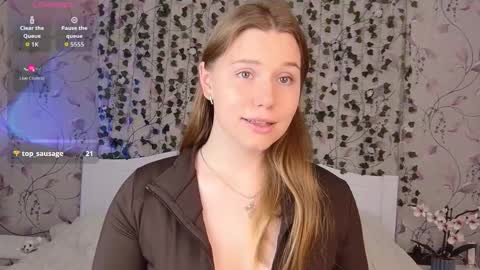 Snapshot of silent_princesses chatting on 10-13-25, 05:18 Chloe online show from 10-13-25, 05:18