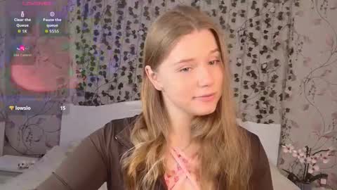 Snapshot of silent_princesses chatting on 10-17-25, 05:21 Chloe online show from 10-17-25, 05:21