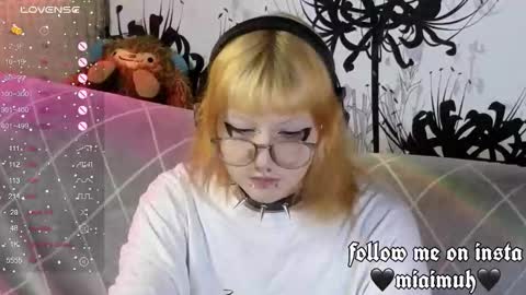 Snapshot of silly_soul chatting on 09-09-25, 02:00 Mia online show from 09-09-25, 02:00