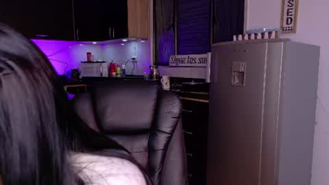 Snapshot of silvanna_moore chatting on 07-12-26, 07:32 Silvanna online show from 07-12-26, 07:32
