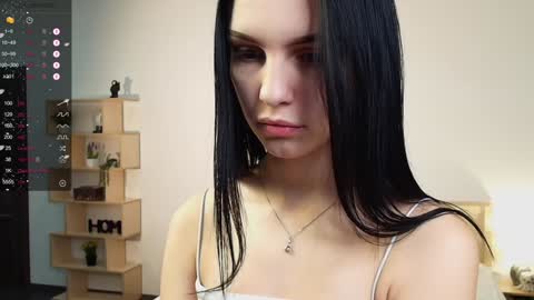 Snapshot of silverdaunt chatting on 01-12-25, 07:10 Rudi online show from 01-12-25, 07:10