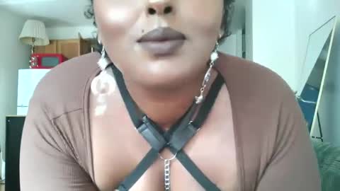 Snapshot of siminfox chatting on 09-16-25, 08:54 Simin Fox online show from 09-16-25, 08:54