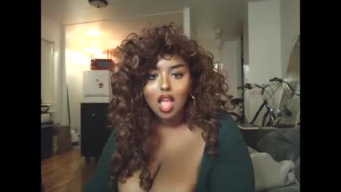 Snapshot of siminfox chatting on 10-14-25, 02:12 Simin Fox online show from 10-14-25, 02:12