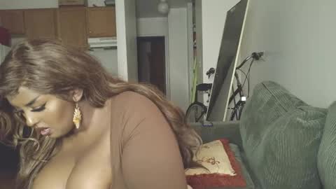 Snapshot of siminfox chatting on 12-21-25, 03:02 Simin Fox online show from 12-21-25, 03:02