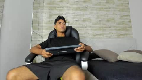 simon_pernia online show from 12-03-25, 02:41