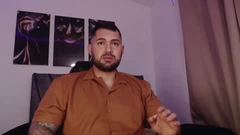 Snapshot of simonbeck chatting on 03-04-25, 10:05 Simon online show from 03-04-25, 10:05