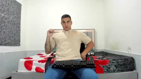 Snapshot of simonkeler chatting on 06-16-26, 10:56 SIMON KELER online show from 06-16-26, 10:56