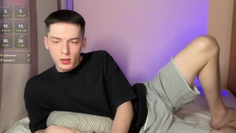 Snapshot of simonsweett chatting on 03-31-26, 11:05 Simon online show from 03-31-26, 11:05