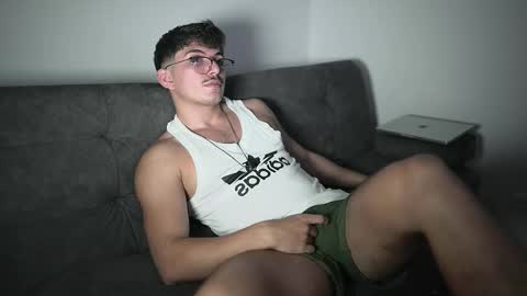 Snapshot of simoon_01 chatting on 10-16-25, 03:40 SIMOON online show from 10-16-25, 03:40