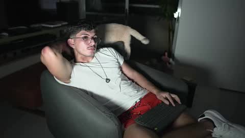 Snapshot of simoon_01 chatting on 12-16-25, 05:34 SIMOON online show from 12-16-25, 05:34