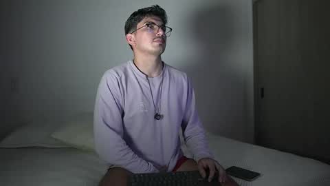 Snapshot of simoon_01 chatting on 02-25-26, 01:04 SIMOON online show from 02-25-26, 01:04