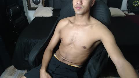 Snapshot of simple_guyy chatting on 11-17-25, 05:35 Andrey online show from 11-17-25, 05:35