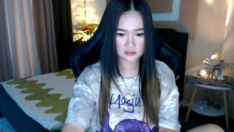 Snapshot of simplykhate chatting on 12-20-25, 02:18 Adrianna Fowler online show from 12-20-25, 02:18