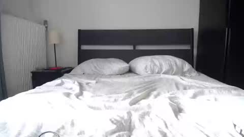 Snapshot of simur_sahso chatting on 12-28-24, 11:52 Sofi wed. - sat. 11am - 11 pm and Santi with Sofi sun.. - tue. 11 am - 5 pm  europe online show from 12-28-24, 11:52