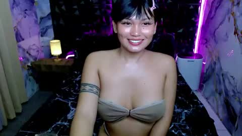 Snapshot of sinampot chatting on 06-22-26, 02:02 hi im thalia nice to meet you please give me thumbs up 3 online show from 06-22-26, 02:02