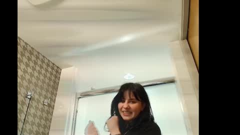 Snapshot of sincerelyyneon chatting on 02-05-26, 01:10 Sincerelyneon online show from 02-05-26, 01:10