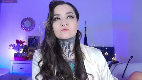 Snapshot of sindeleros chatting on 12-14-24, 01:59 Ms. Sindel online show from 12-14-24, 01:59