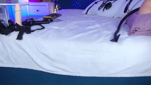 Snapshot of sindeleros chatting on 12-14-24, 05:14 Ms. Sindel online show from 12-14-24, 05:14