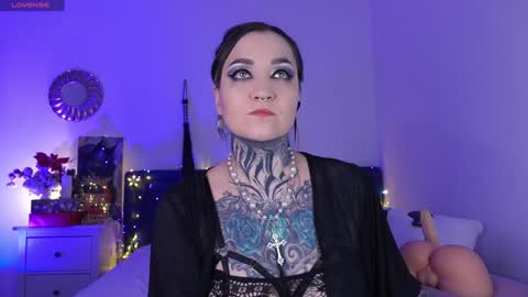 Snapshot of sindeleros chatting on 12-16-24, 02:05 Ms. Sindel online show from 12-16-24, 02:05