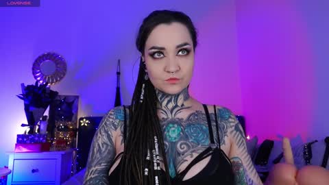 Snapshot of sindeleros chatting on 12-23-24, 01:35 Ms. Sindel online show from 12-23-24, 01:35