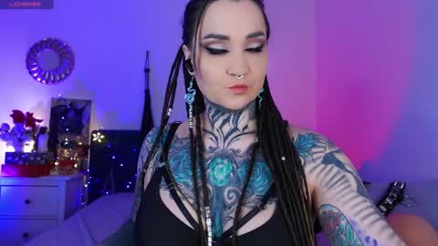 Snapshot of sindeleros chatting on 12-25-24, 01:30 Ms. Sindel online show from 12-25-24, 01:30