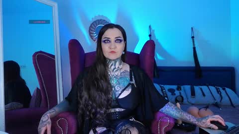 Snapshot of sindeleros chatting on 01-13-25, 01:39 Ms. Sindel online show from 01-13-25, 01:39