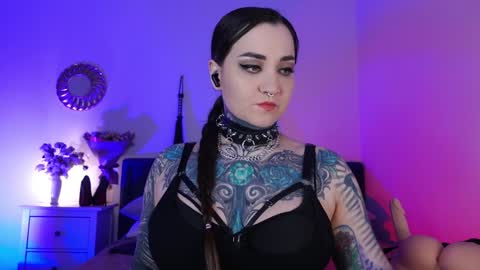 Snapshot of sindeleros chatting on 01-16-25, 01:25 Ms. Sindel online show from 01-16-25, 01:25