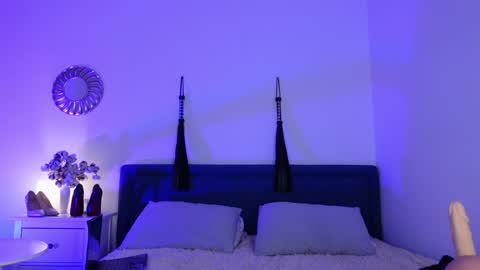 Snapshot of sindeleros chatting on 02-02-25, 04:54 Ms. Sindel online show from 02-02-25, 04:54