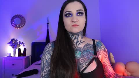 Snapshot of sindeleros chatting on 02-04-25, 03:47 Ms. Sindel online show from 02-04-25, 03:47