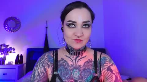 Snapshot of sindeleros chatting on 02-11-25, 04:46 Ms. Sindel online show from 02-11-25, 04:46