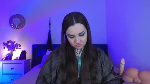 Snapshot of sindeleros chatting on 02-17-25, 02:15 Ms. Sindel online show from 02-17-25, 02:15