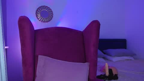 Snapshot of sindeleros chatting on 02-26-25, 02:25 Ms. Sindel online show from 02-26-25, 02:25