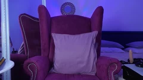 Snapshot of sindeleros chatting on 03-09-25, 02:21 Ms. Sindel online show from 03-09-25, 02:21