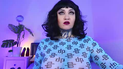 Snapshot of sindeleros chatting on 09-18-25, 01:13 Ms. Sindel online show from 09-18-25, 01:13