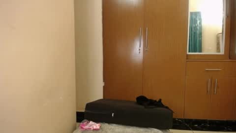 Elsy online show from 05-27-26, 01:57