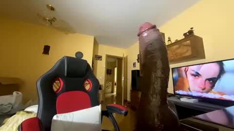 Snapshot of sindycd81 chatting on 12-05-25, 08:49 SindyCross online show from 12-05-25, 08:49