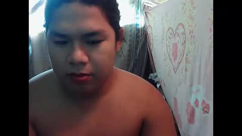 Snapshot of singleheart05 chatting on 05-31-26, 01:14 singleheart05 online show from 05-31-26, 01:14