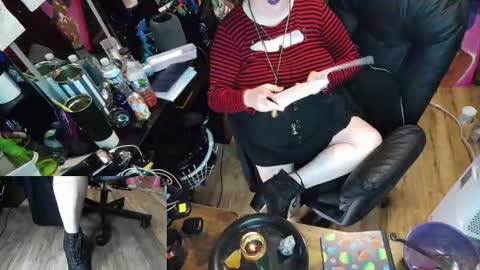 Snapshot of sinstresshemlock chatting on 06-11-26, 02:53 Sinstress hemlock online show from 06-11-26, 02:53