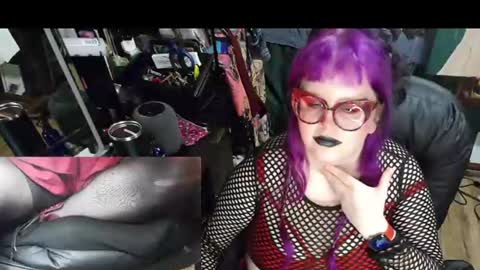 Snapshot of sinstresshemlock chatting on 06-25-26, 05:12 Sinstress hemlock online show from 06-25-26, 05:12