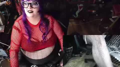 Snapshot of sinstresshemlock chatting on 07-26-26, 01:25 Sinstress hemlock online show from 07-26-26, 01:25