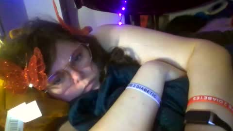 Siofra online show from 11-20-25, 01:17