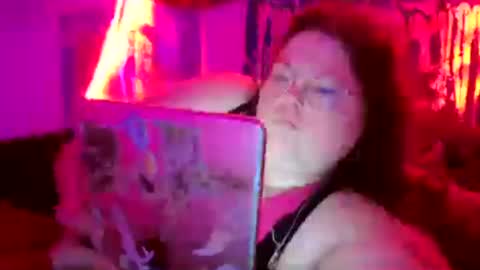Snapshot of siofra chatting on 06-26-26, 05:56 Siofra online show from 06-26-26, 05:56