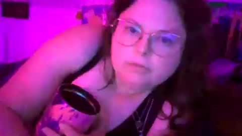 Snapshot of siofra chatting on 06-27-26, 05:01 Siofra online show from 06-27-26, 05:01