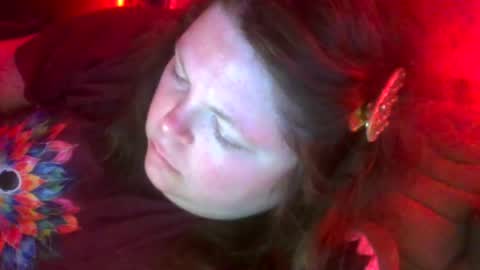 Snapshot of siofra chatting on 07-24-26, 07:01 Siofra online show from 07-24-26, 07:01