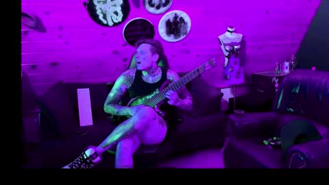 Snapshot of siphonophorstrings chatting on 11-05-25, 12:43 Dustbunnyfoofoo online show from 11-05-25, 12:43