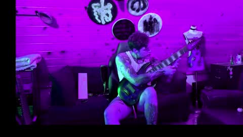 Snapshot of siphonophorstrings chatting on 11-06-25, 01:39 Dustbunnyfoofoo online show from 11-06-25, 01:39